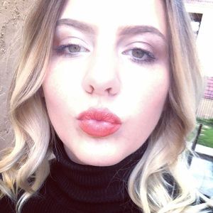 Meet your Posher, Amber